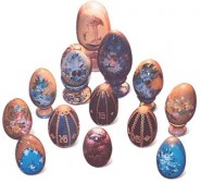 Пасхальное яйцо, высота 7 см, дерево, масло, золотая и серебряная паста, лак.