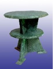 Стол каменный с двумя столешницами