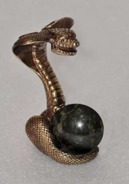 Змея с шаром